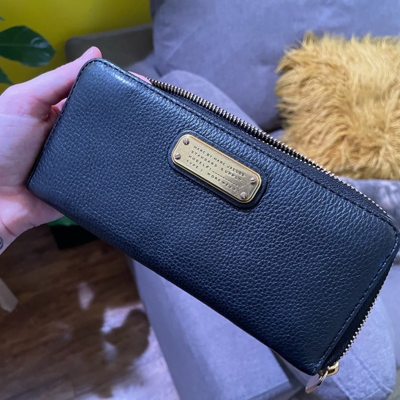 Marc Jacobs Wallet - Picture 1 of 6